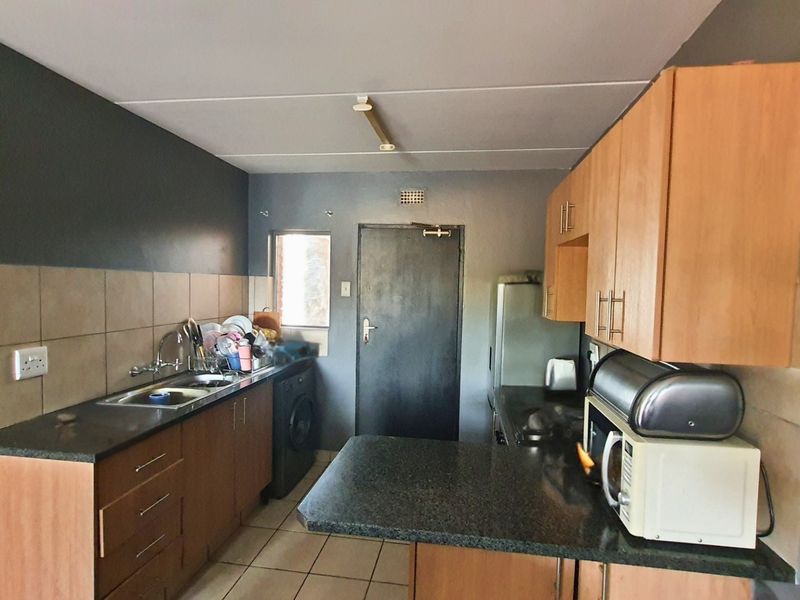 Modern 2 Bed Apartment - Photo 6