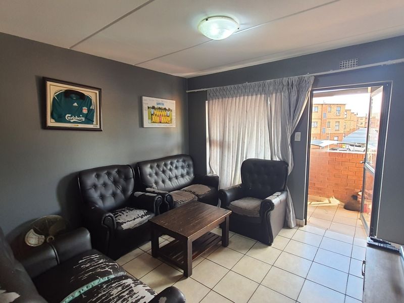 Modern 2 Bed Apartment - Photo 3