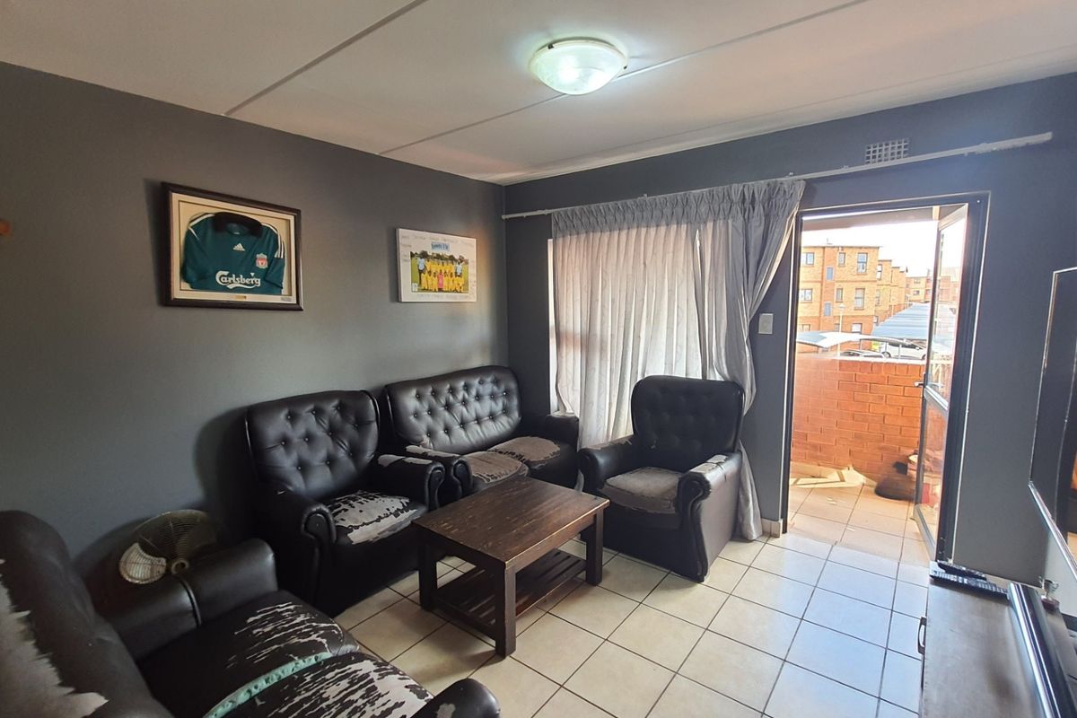 Modern 2 Bed Apartment - Photo 3