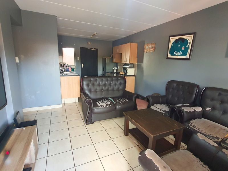 Modern 2 Bed Apartment - Photo 2