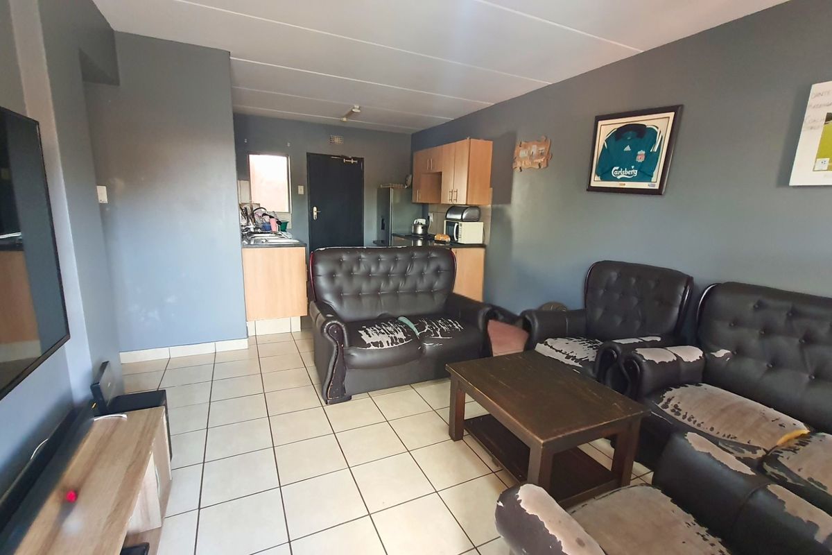 Modern 2 Bed Apartment - Photo 2