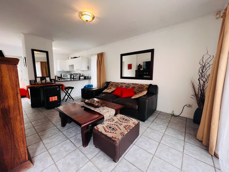 House For Sale in Flamingo Vlei, Blouberg - Photo 2