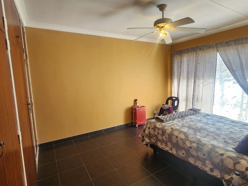 Spacious Family Home with Granny Flat for Sale in Modder East - Photo 9