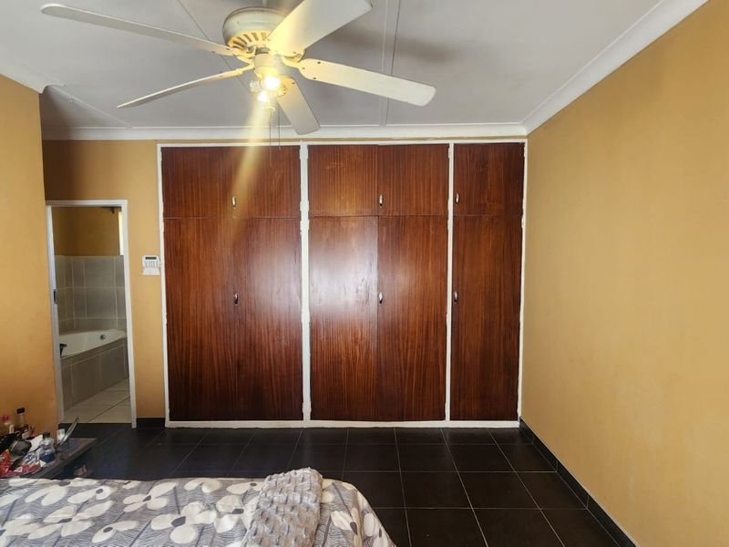 Spacious Family Home with Granny Flat for Sale in Modder East - Photo 10