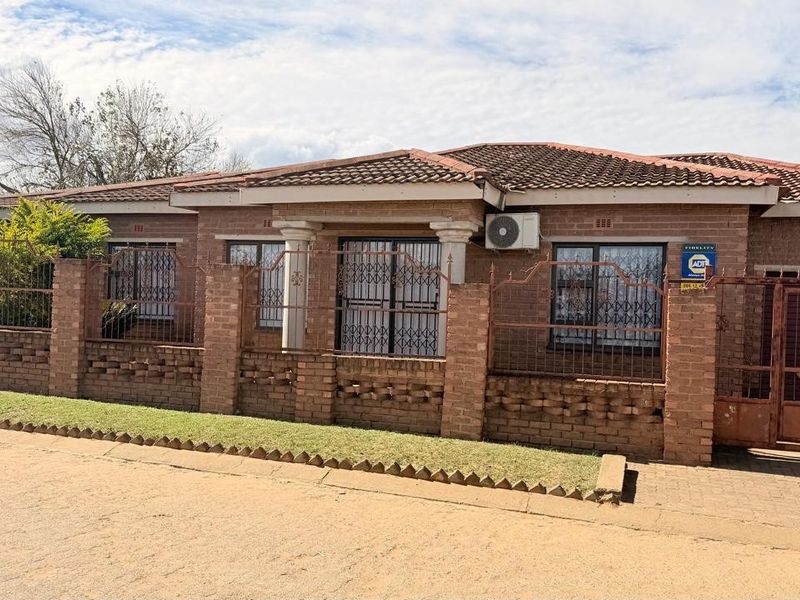 House For Sale in Bhekuzulu, Vryheid, KwaZulu Natal - Photo 1