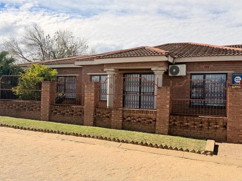 House For Sale in Bhekuzulu, Vryheid, KwaZulu Natal - Photo 3