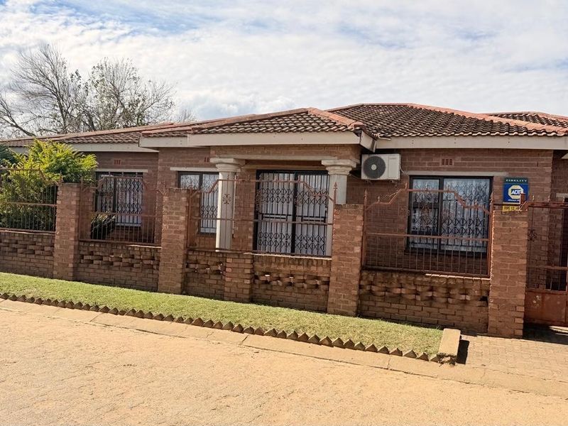 House For Sale in Bhekuzulu, Vryheid, KwaZulu Natal - Photo 4