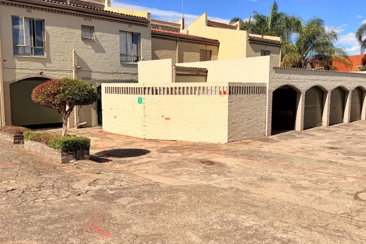 Apartment For Sale in Huttenheights, Newcastle, KwaZulu Natal - Photo 4