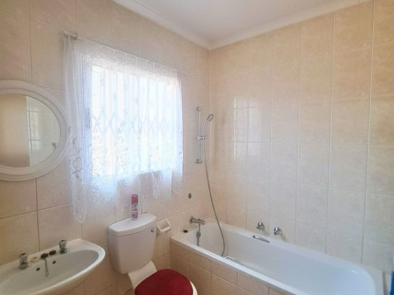 READY TO MOVE IN AND LIVE - Photo 8