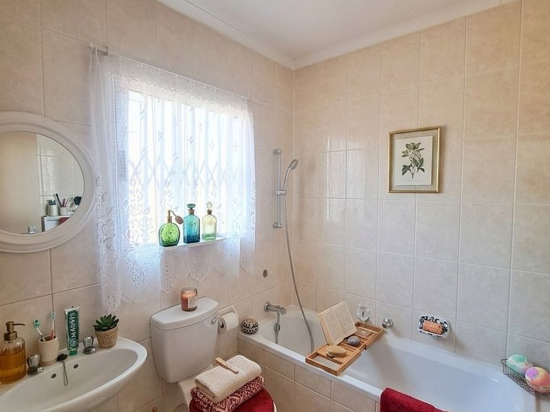 READY TO MOVE IN AND LIVE - Photo 9