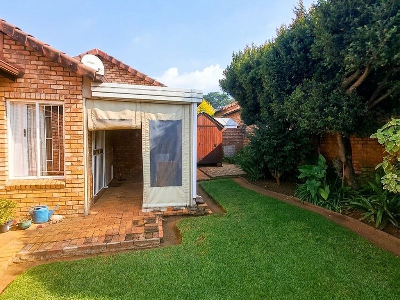READY TO MOVE IN AND LIVE - Photo 5