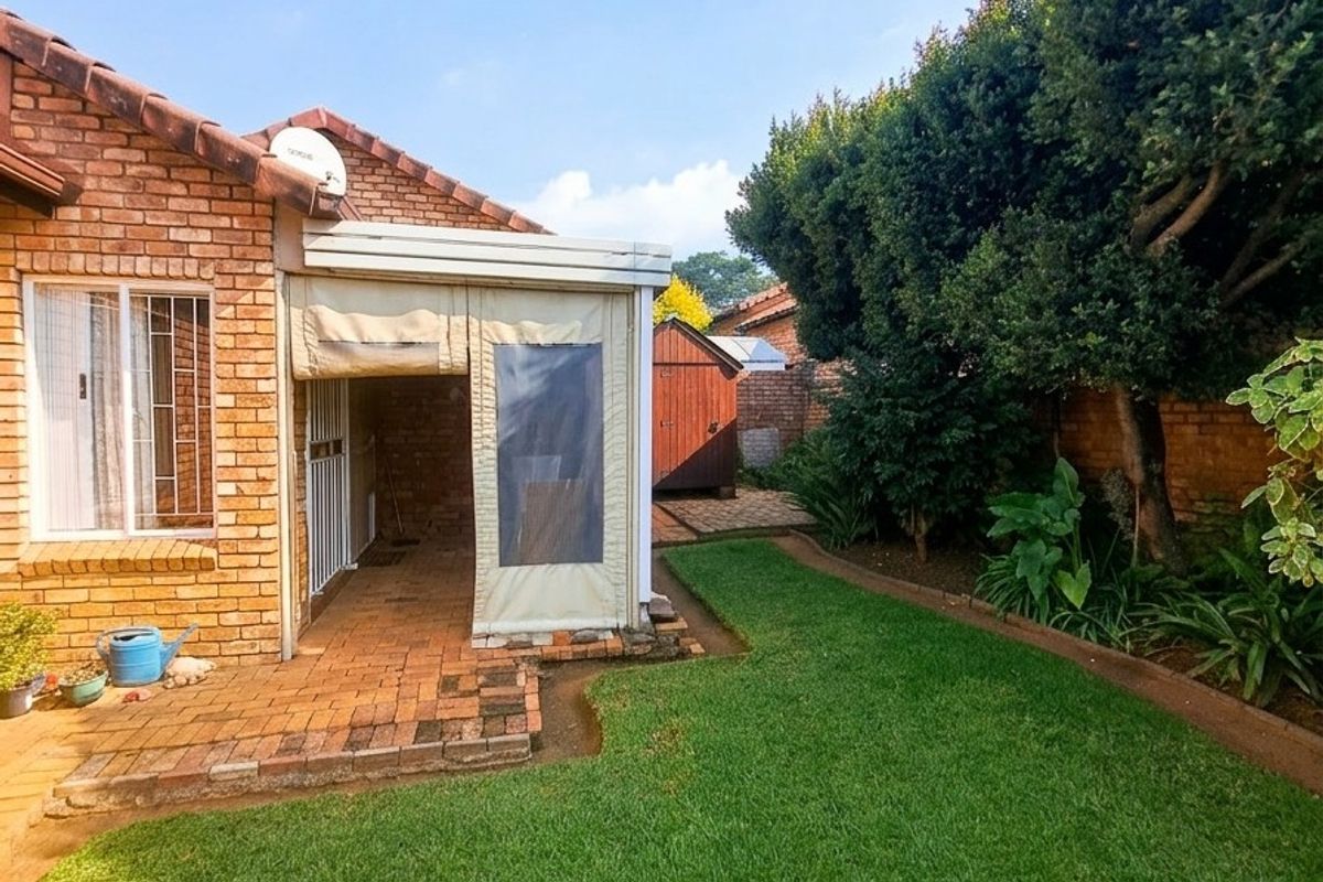 READY TO MOVE IN AND LIVE - Photo 5