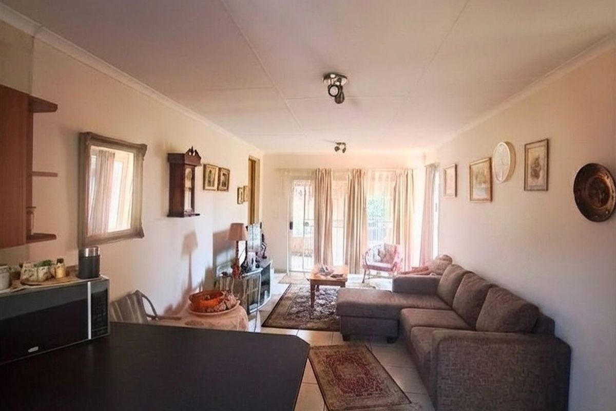 READY TO MOVE IN AND LIVE - Photo 2