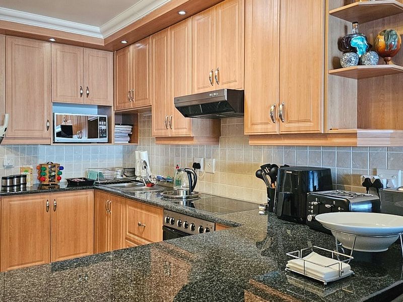 OCEAN VIEWS, LUXURY 3 Bedroom Apartment - Photo 5