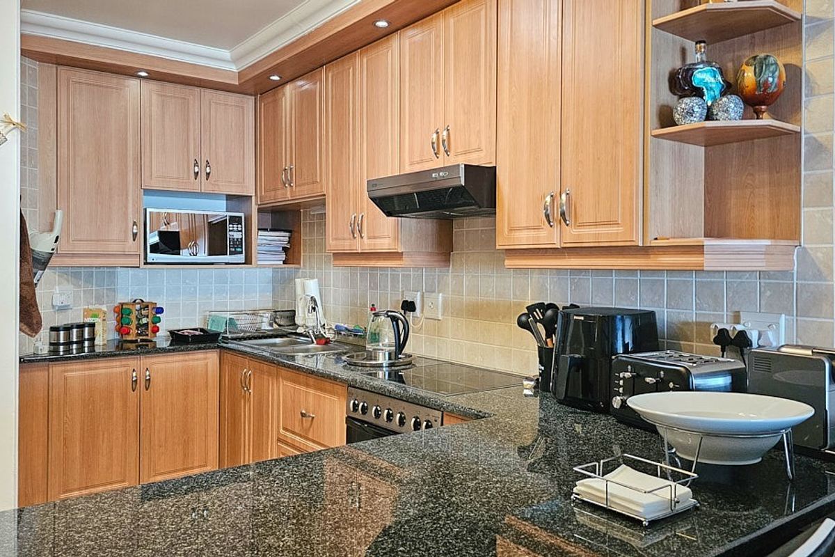 OCEAN VIEWS, LUXURY 3 Bedroom Apartment - Photo 5