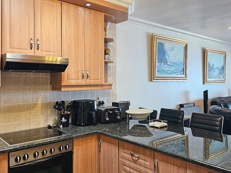 OCEAN VIEWS, LUXURY 3 Bedroom Apartment - Photo 8