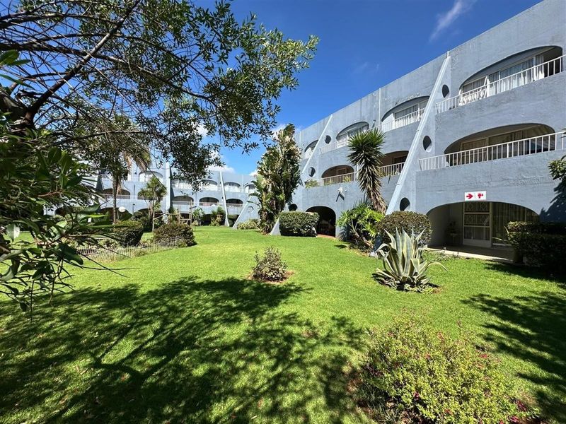 2 Bedroom Ground Floor Unit - Photo 2