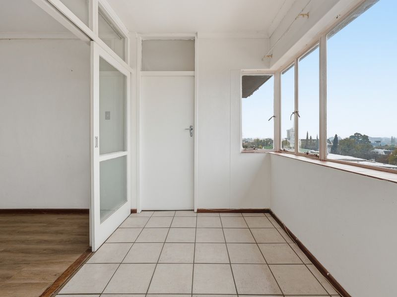 Wake Up to Spectacular Mountain Views in the Heart of Paarl - Photo 4