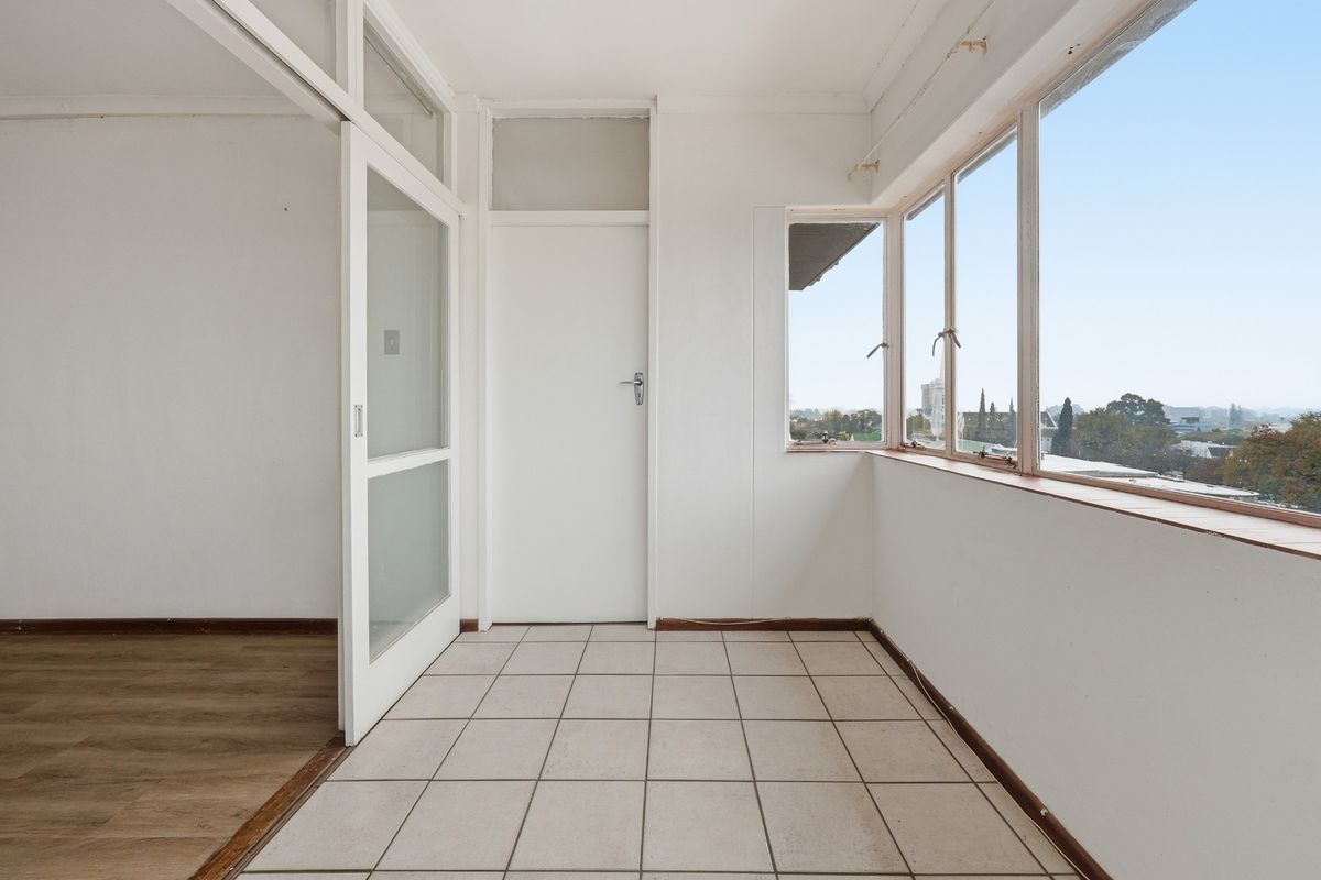 Wake Up to Spectacular Mountain Views in the Heart of Paarl - Photo 4