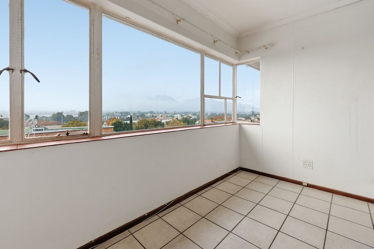 Wake Up to Spectacular Mountain Views in the Heart of Paarl - Photo 3