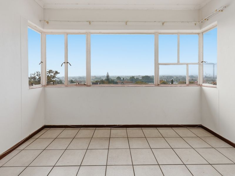 Wake Up to Spectacular Mountain Views in the Heart of Paarl - Photo 2