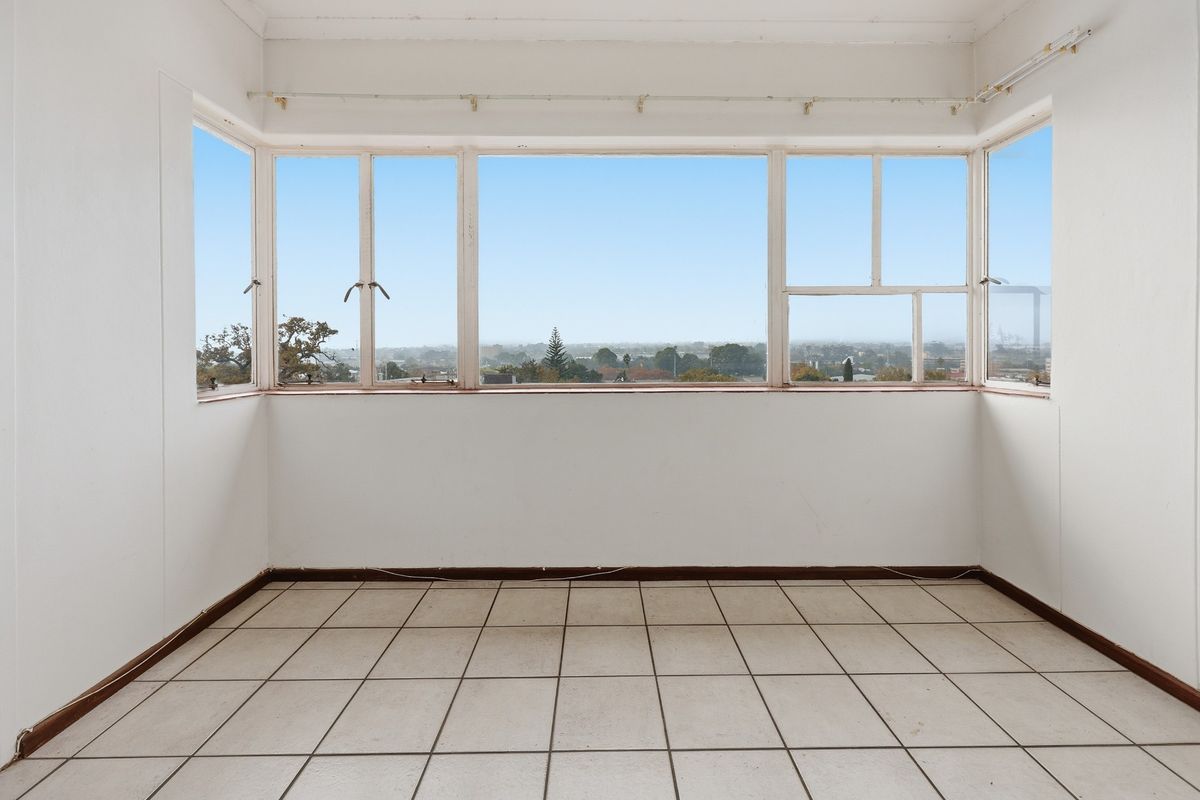 Wake Up to Spectacular Mountain Views in the Heart of Paarl - Photo 2
