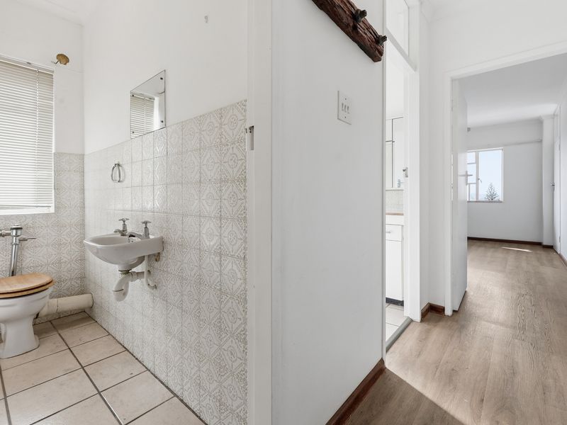 Wake Up to Spectacular Mountain Views in the Heart of Paarl - Photo 10