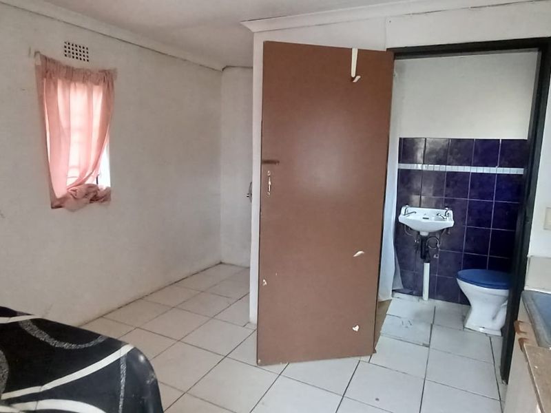 House For Sale in Coronationville, Johannesburg - Photo 4