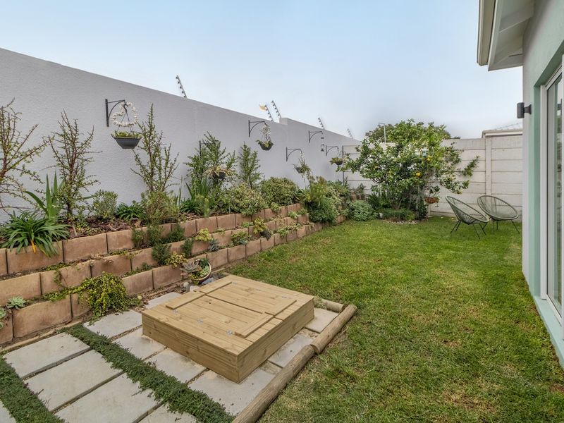 The Perfect 3 Bedroom Home, So Move-in Ready, Even Your Dog Will Approve. - Photo 9