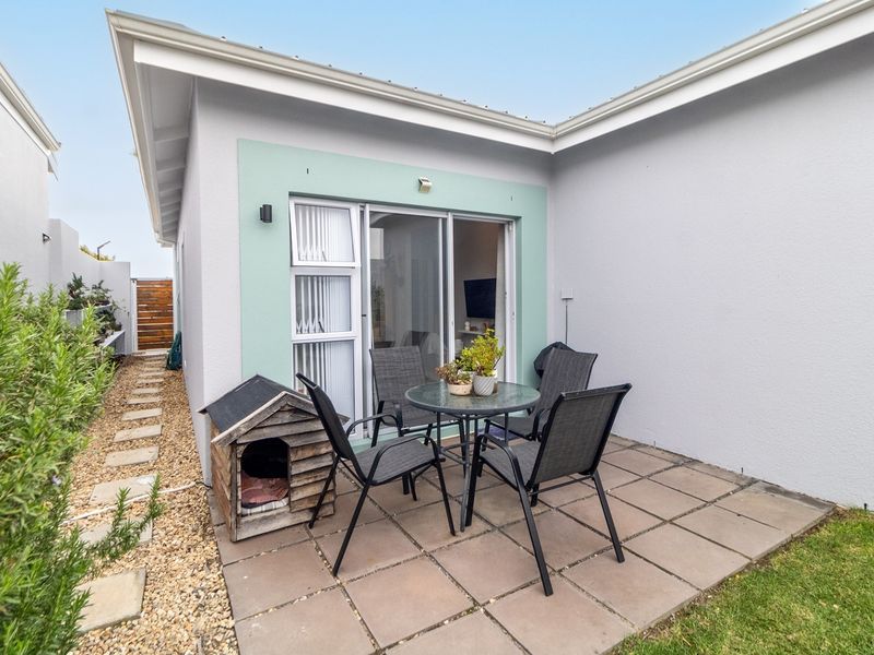 The Perfect 3 Bedroom Home, So Move-in Ready, Even Your Dog Will Approve. - Photo 10