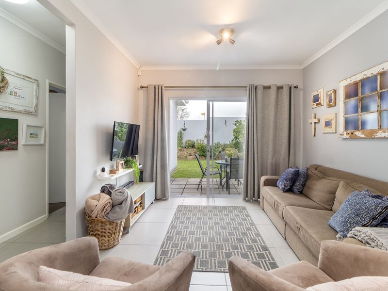 The Perfect 3 Bedroom Home, So Move-in Ready, Even Your Dog Will Approve. - Photo 6