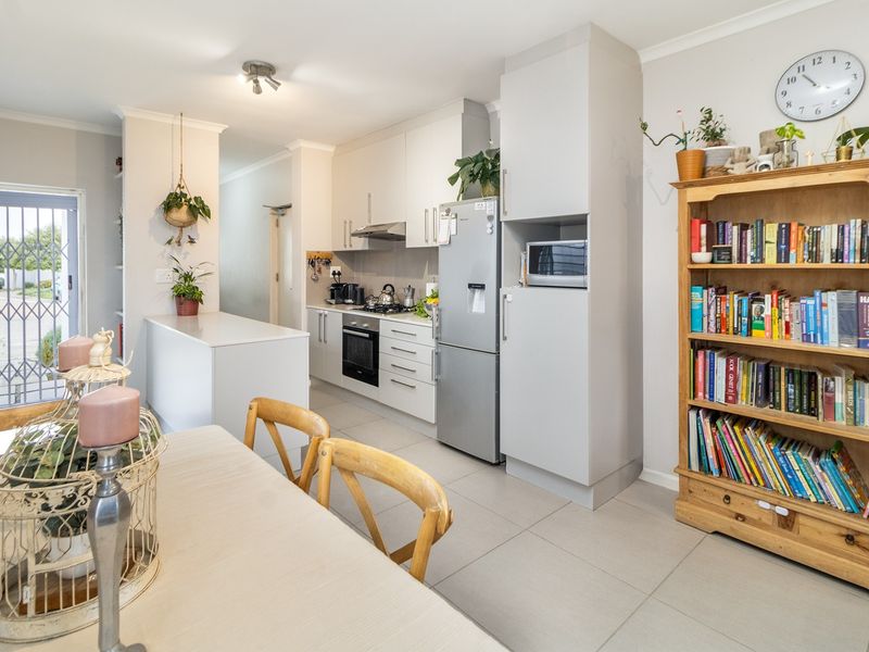 The Perfect 3 Bedroom Home, So Move-in Ready, Even Your Dog Will Approve. - Photo 2