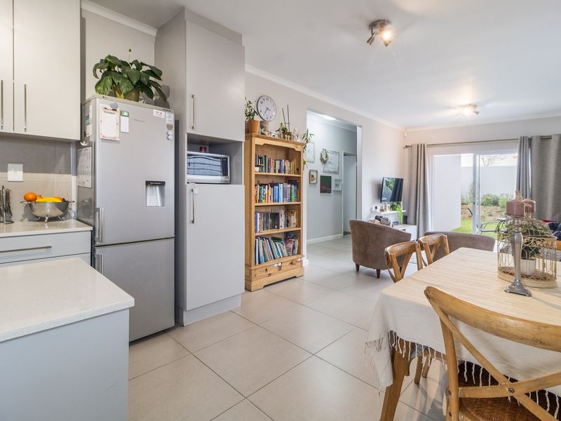 The Perfect 3 Bedroom Home, So Move-in Ready, Even Your Dog Will Approve. - Photo 5