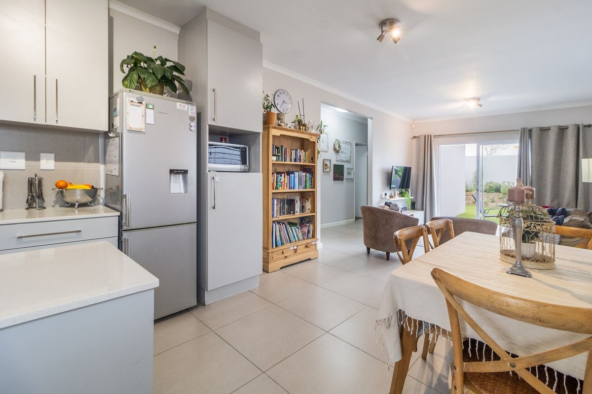 The Perfect 3 Bedroom Home, So Move-in Ready, Even Your Dog Will Approve. - Photo 5