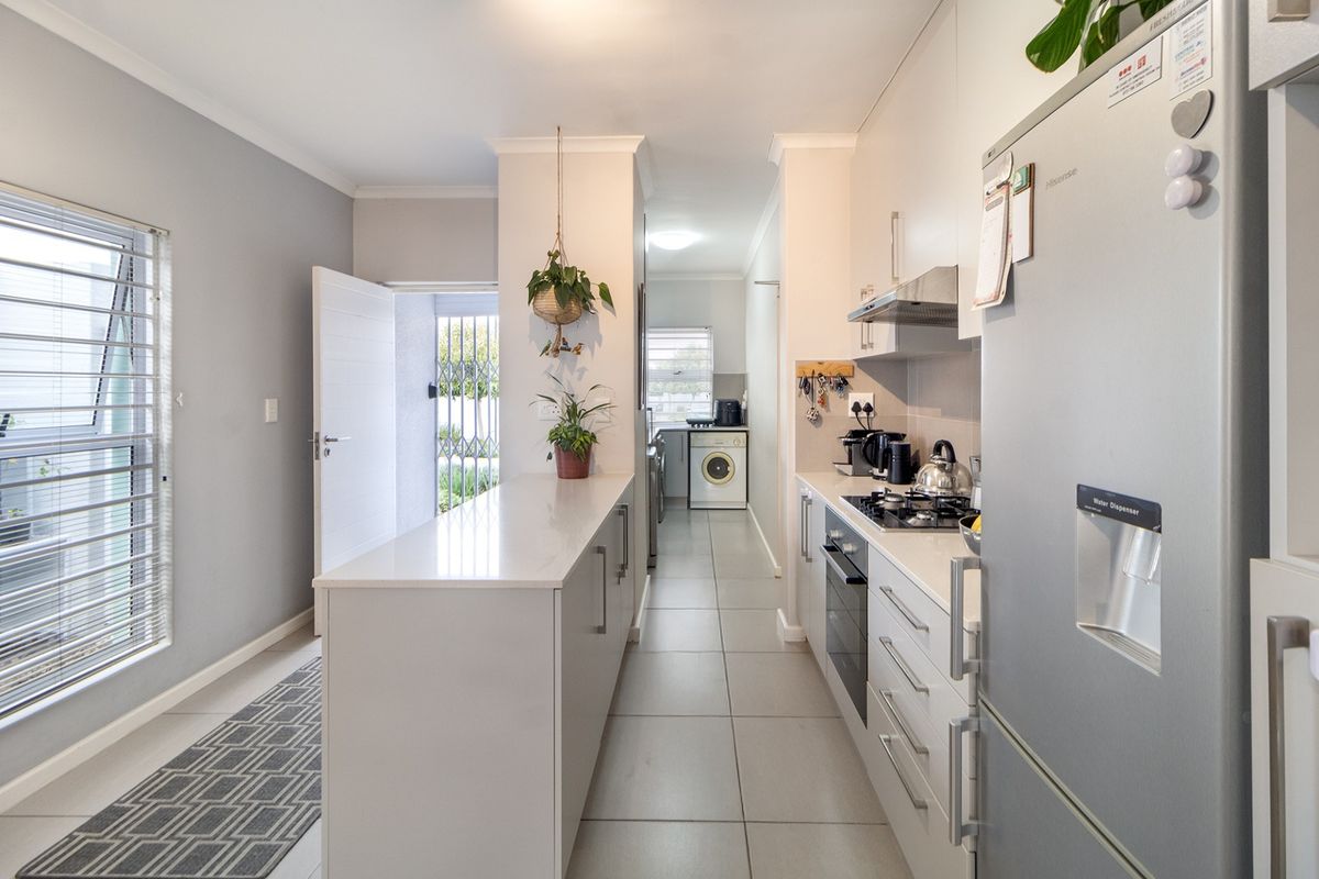 The Perfect 3 Bedroom Home, So Move-in Ready, Even Your Dog Will Approve. - Photo 3