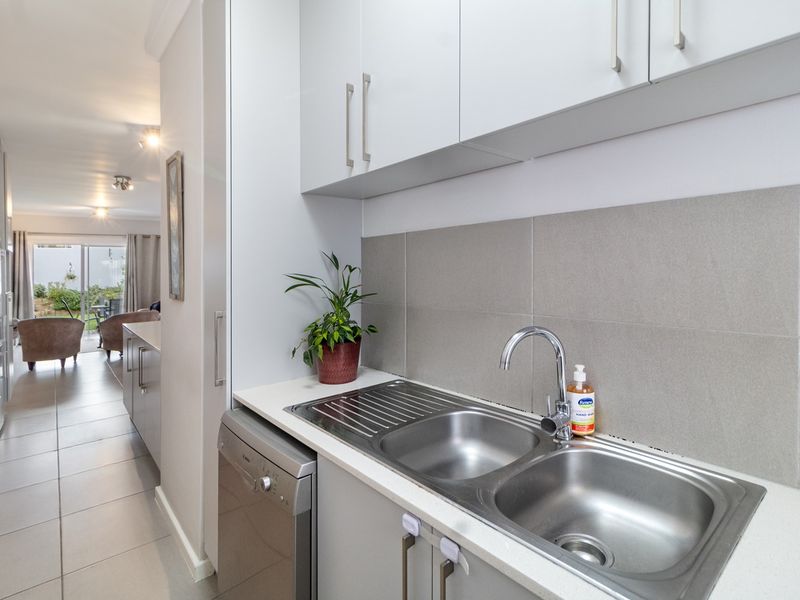 The Perfect 3 Bedroom Home, So Move-in Ready, Even Your Dog Will Approve. - Photo 4