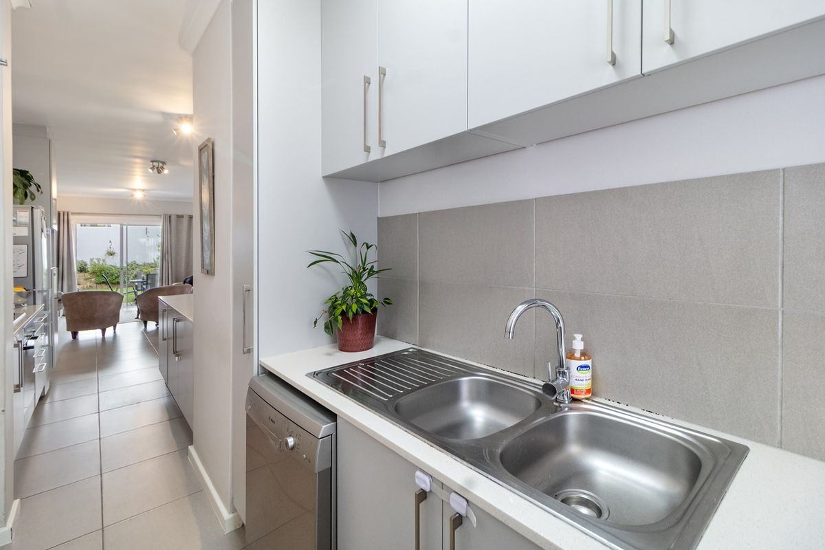 The Perfect 3 Bedroom Home, So Move-in Ready, Even Your Dog Will Approve. - Photo 4