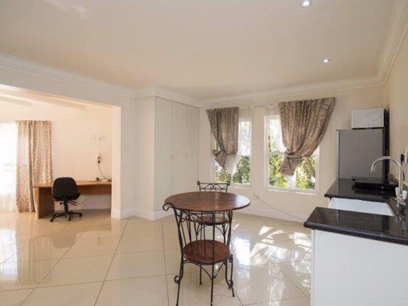 Upmarket 12 Bedroom 5 Star Guesthouse, In the Heart of Brooklyn, In A Secure Estate - Photo 8