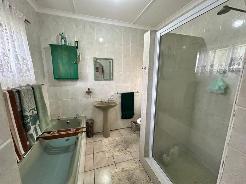 FAMILY HOME IN SOUGHT-AFTER SUNRISE-ON-SEA - Photo 10