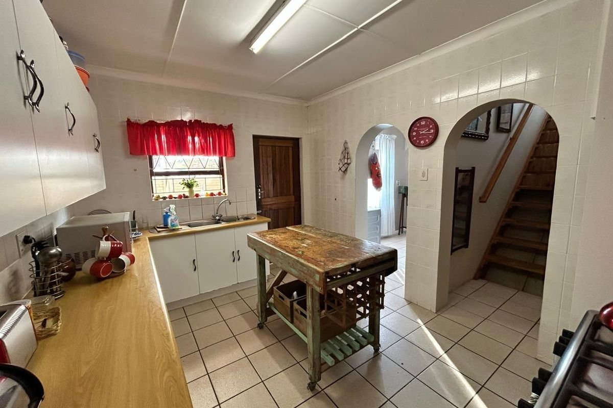 FAMILY HOME IN SOUGHT-AFTER SUNRISE-ON-SEA - Photo 5