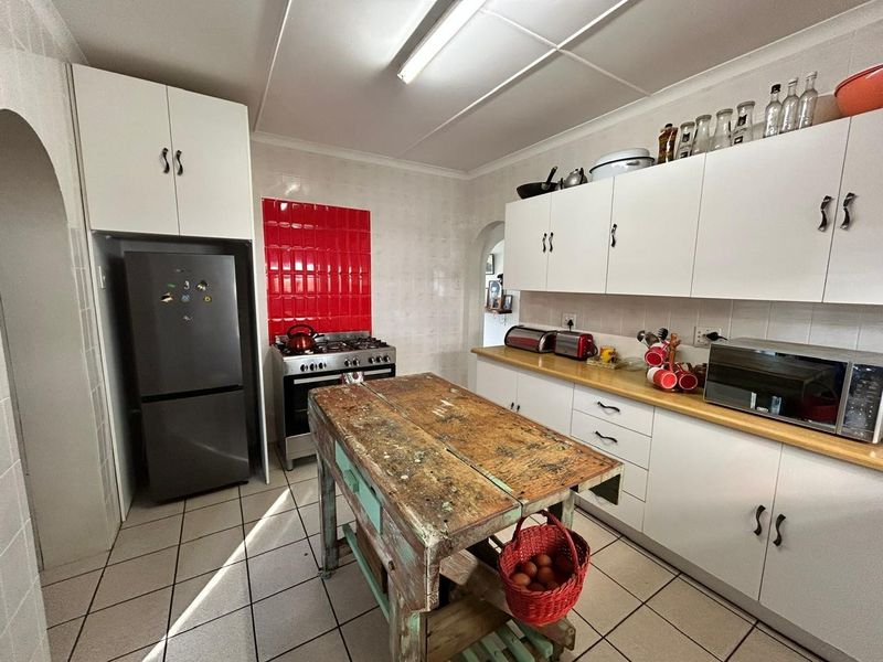 FAMILY HOME IN SOUGHT-AFTER SUNRISE-ON-SEA - Photo 4