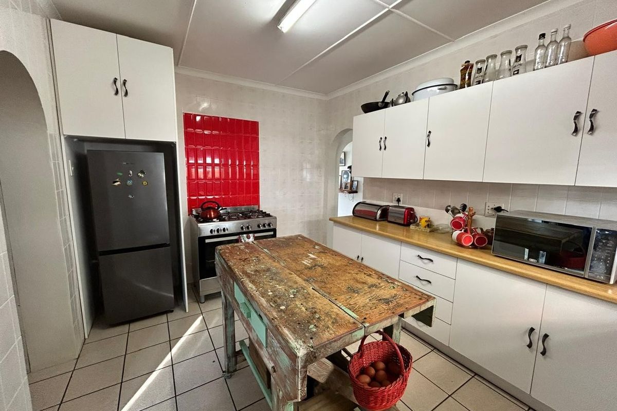 FAMILY HOME IN SOUGHT-AFTER SUNRISE-ON-SEA - Photo 4