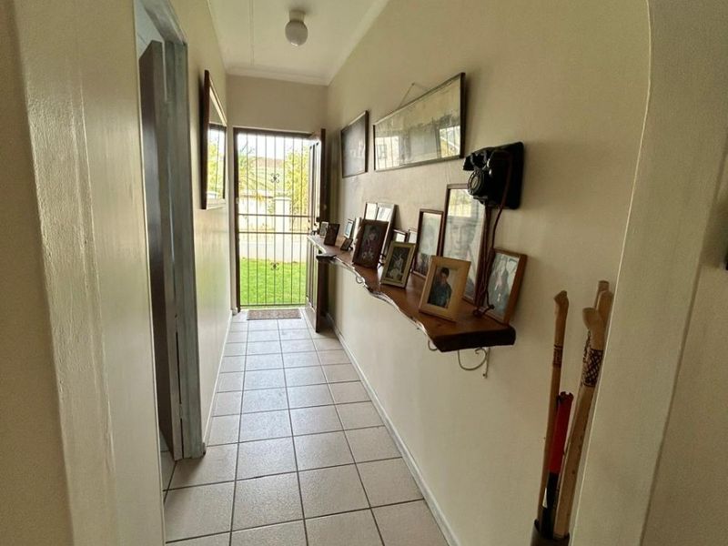 FAMILY HOME IN SOUGHT-AFTER SUNRISE-ON-SEA - Photo 3
