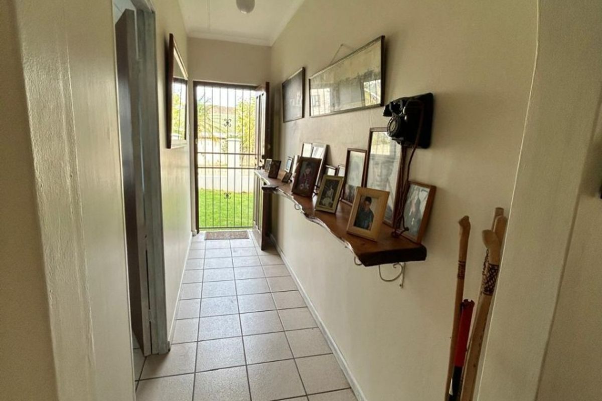 FAMILY HOME IN SOUGHT-AFTER SUNRISE-ON-SEA - Photo 3