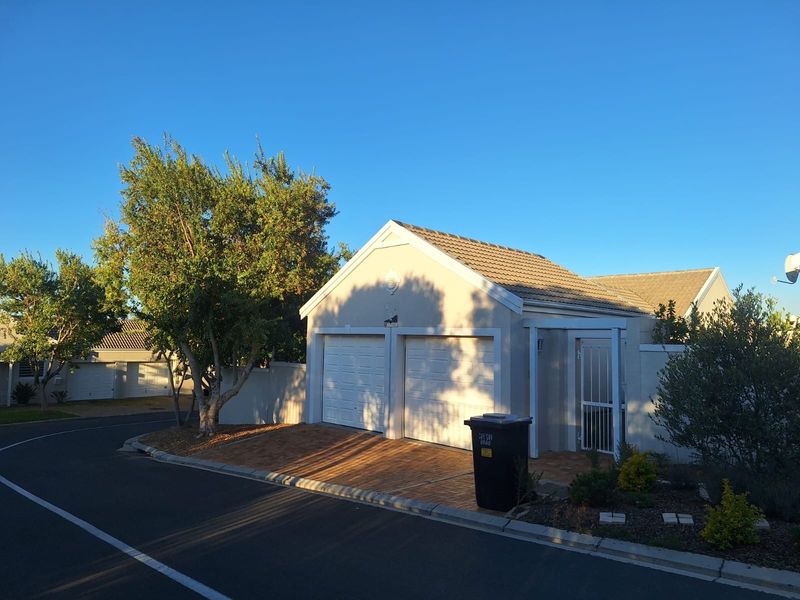 3 Bedroom Townhouse To Rent In Pinehurst - Photo 1