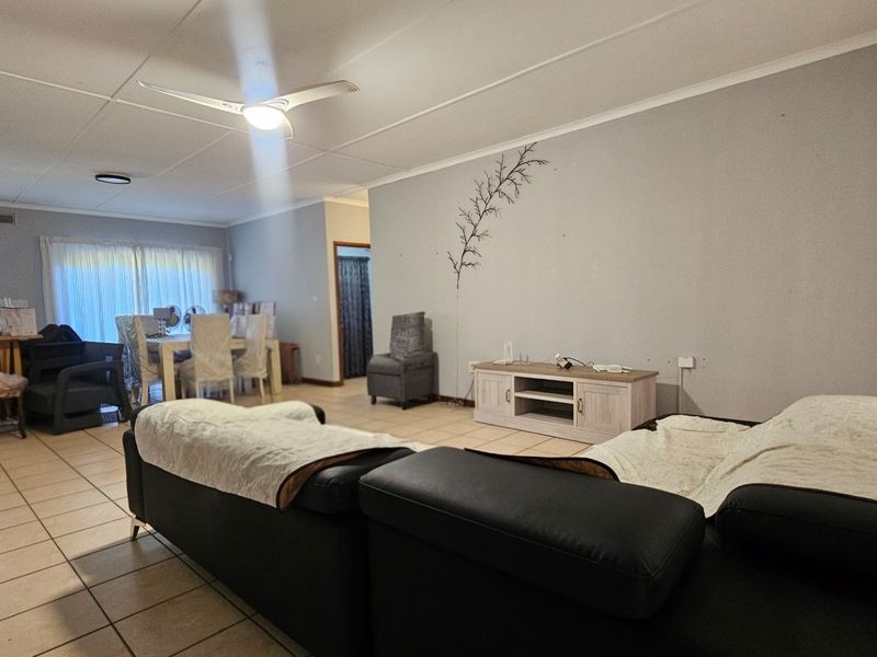Charming Family Home with Income-Generating Flat - Photo 10