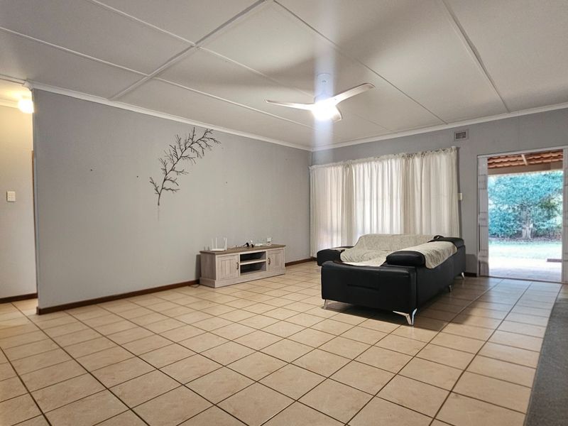 Charming Family Home with Income-Generating Flat - Photo 4