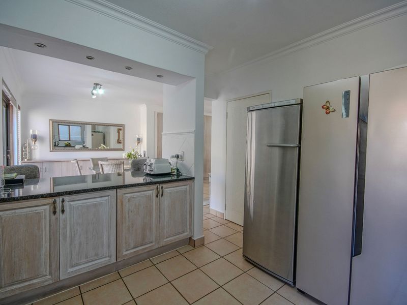 Spacious and Attractive Townhouse in Exclusive Estate! - Photo 10