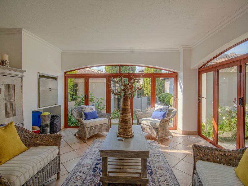 Spacious and Attractive Townhouse in Exclusive Estate! - Photo 8