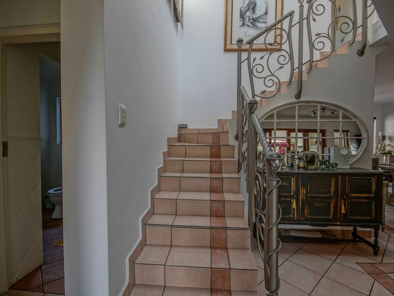 Spacious and Attractive Townhouse in Exclusive Estate! - Photo 4